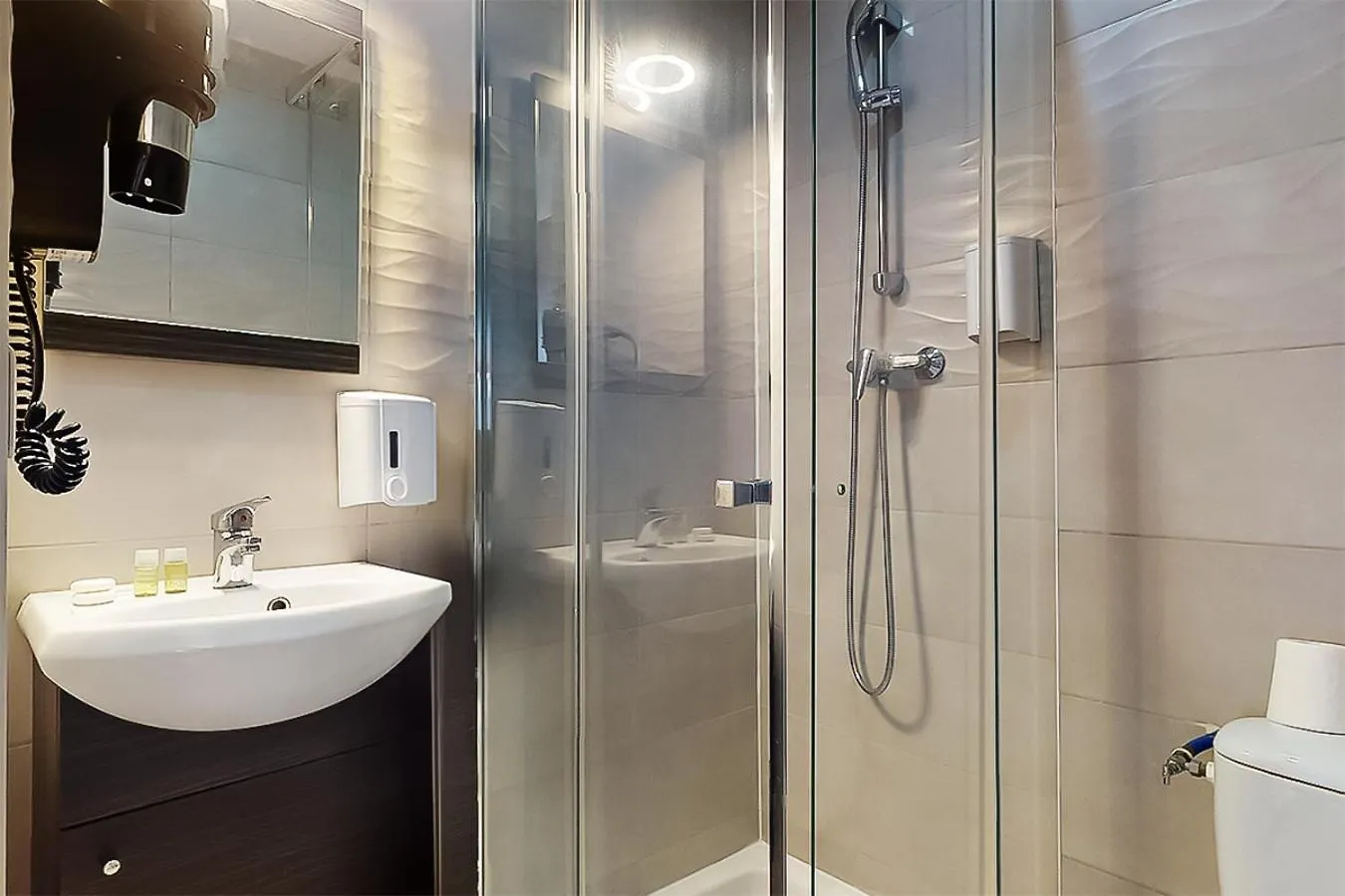 De Menilmontant Hotell 3*